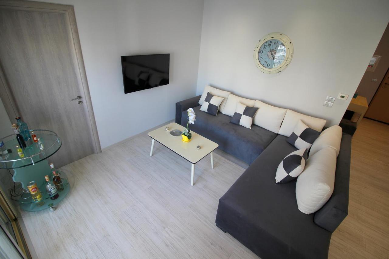 Luxury Seafront Apartments Σαράντα Εξωτερικό φωτογραφία